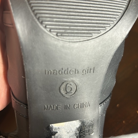 Madden Girl Open Toe Chunky Block Heel Intricate Cut-Out Design Size 6 - Picture 10 of 14